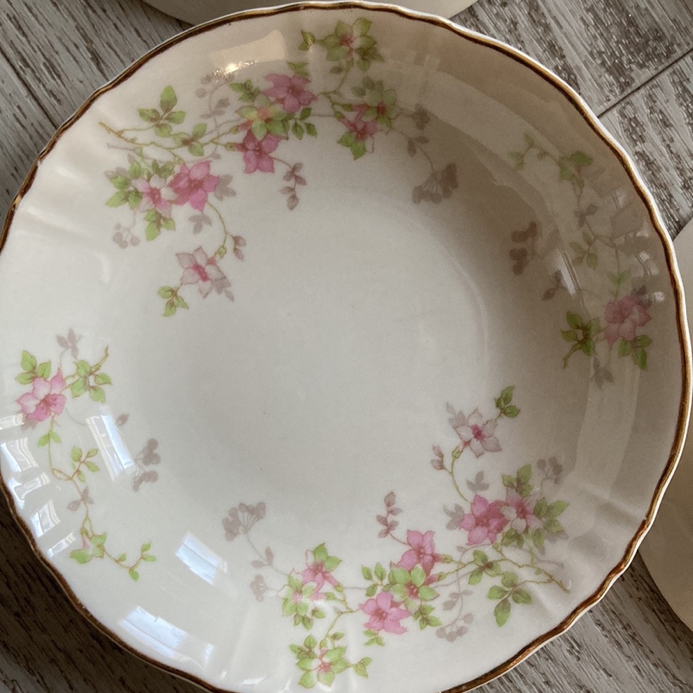Floral ring dish or saucer